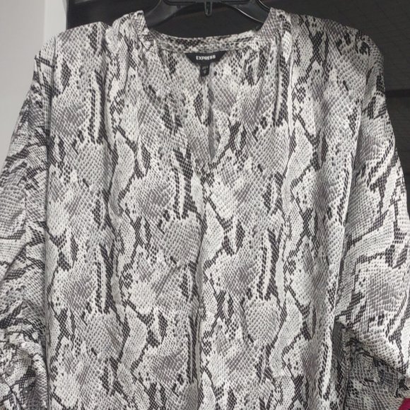 Snakeskin tee... /xl ;;;